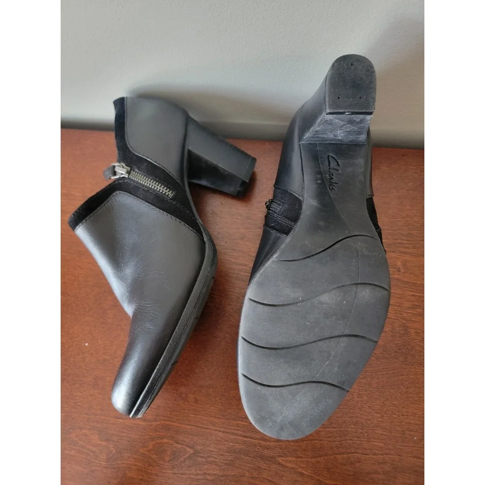Clarks Women's 11M Black Leather Ankle Bootie Side Zip Round Toe Block Heel GUC